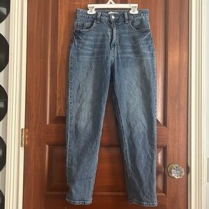 H&M blue denim mom-jeans, size 6
